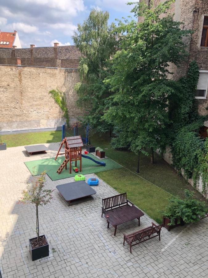 Bright, Spacious Apartment 3 Bedroom, Garage ブダペスト エクステリア 写真